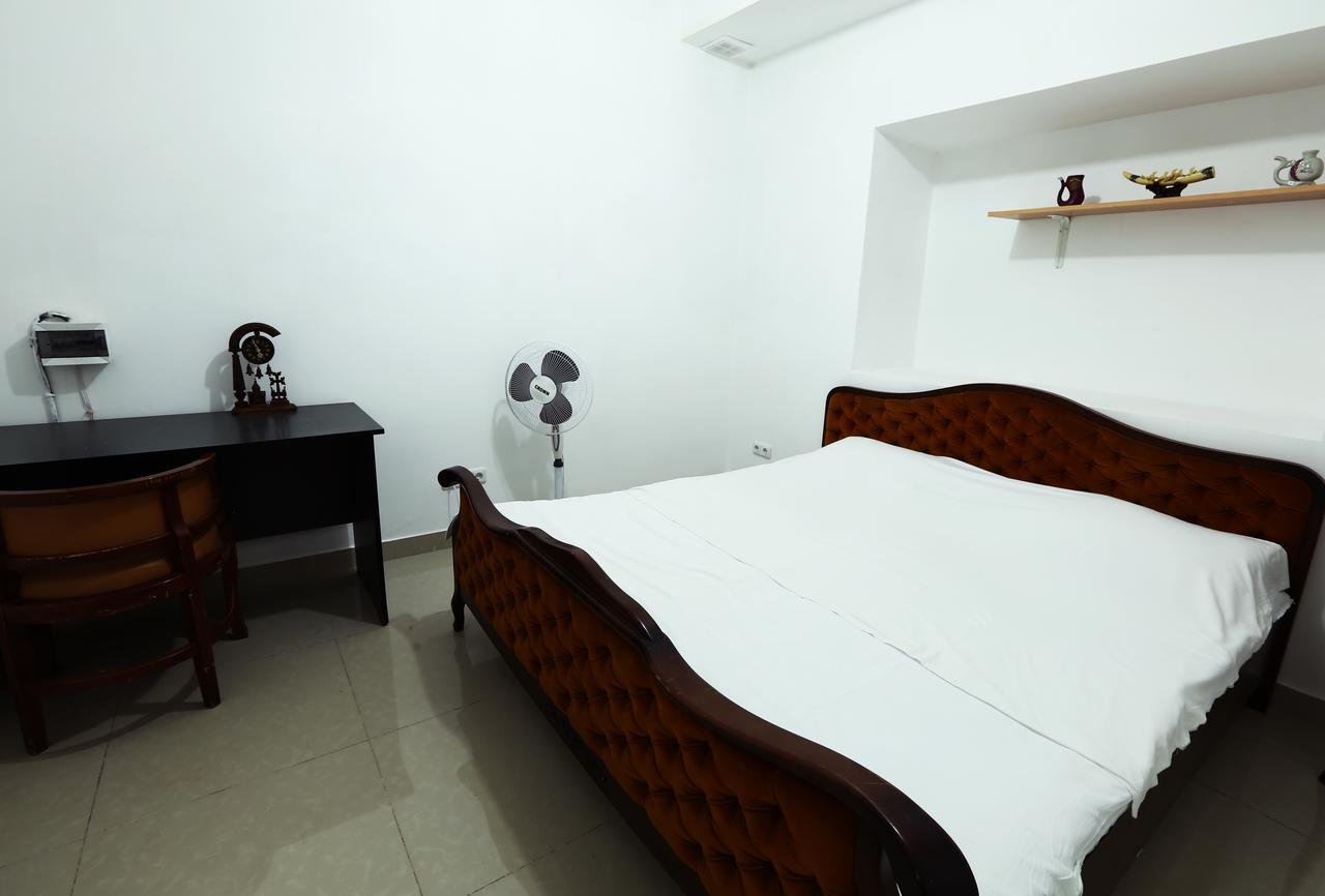 Byron Hostel Erivan Exterior foto
