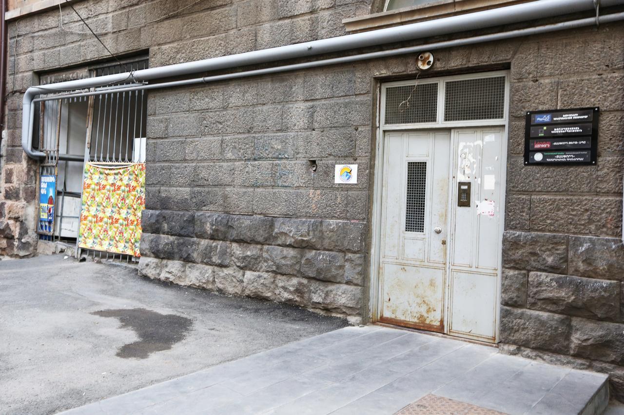 Byron Hostel Erivan Exterior foto