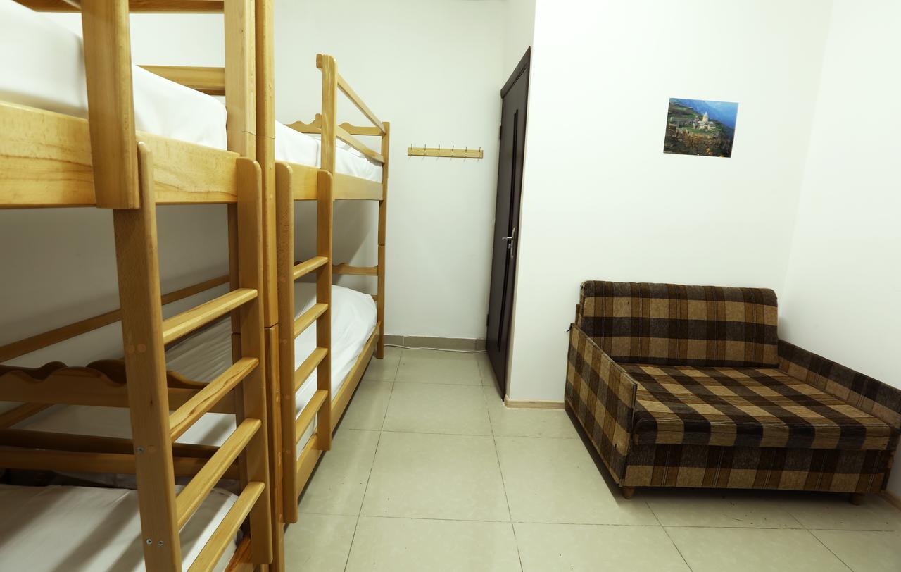Byron Hostel Erivan Exterior foto