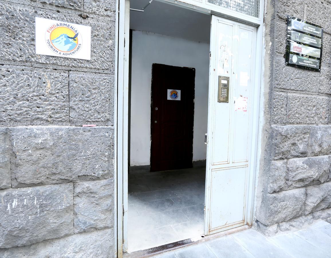Byron Hostel Erivan Exterior foto