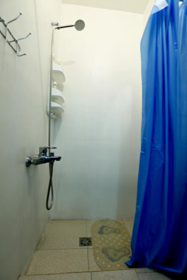 Byron Hostel Erivan Exterior foto
